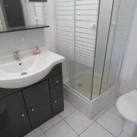 T2 30m² + Terrasse Et Parking * Sète